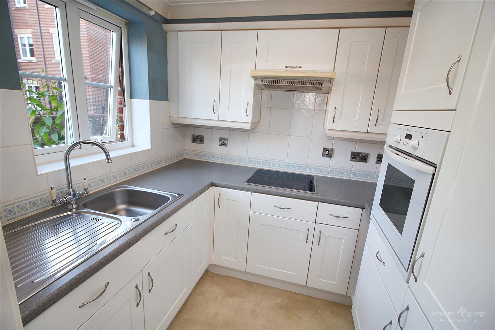 1 bed property in Bath Road, Reading